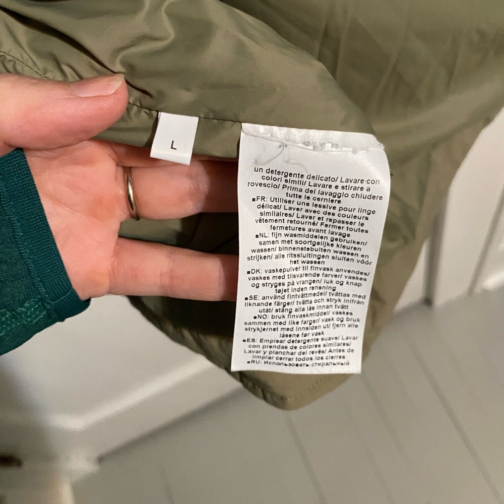 Closed quilted jacket - Picture 8 of 9